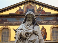 Statue de saint Paul devant St-Paul-HorslesMurs