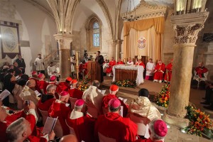 Pape célèbre la messe au Cénacle